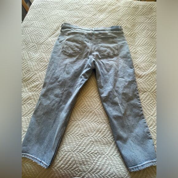 Abercrombie & Fitch The Mom High Rise Light Wash Distressed Capri Jeans Sz 35/20 - Picture 2 of 8